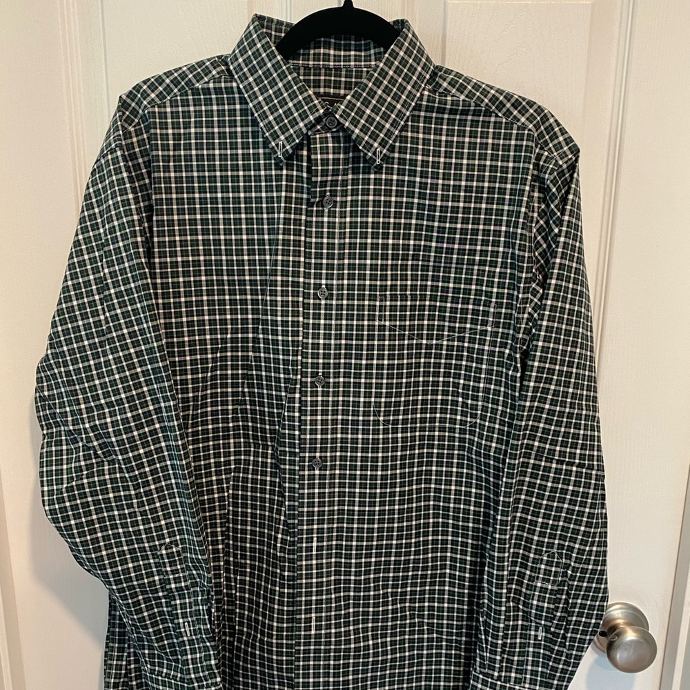 Jos. A. Bank green and white plaid traveler collection button down, M